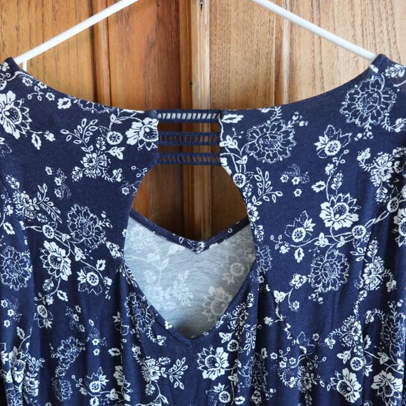 Blue patterned tunic blouse w/contrasting pattern - Picture 3 of 9